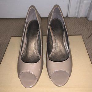 Bandolino tan heels